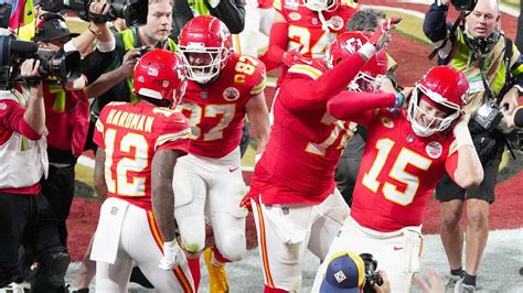 Chiefs look to become first team in NFL history to win 3 .